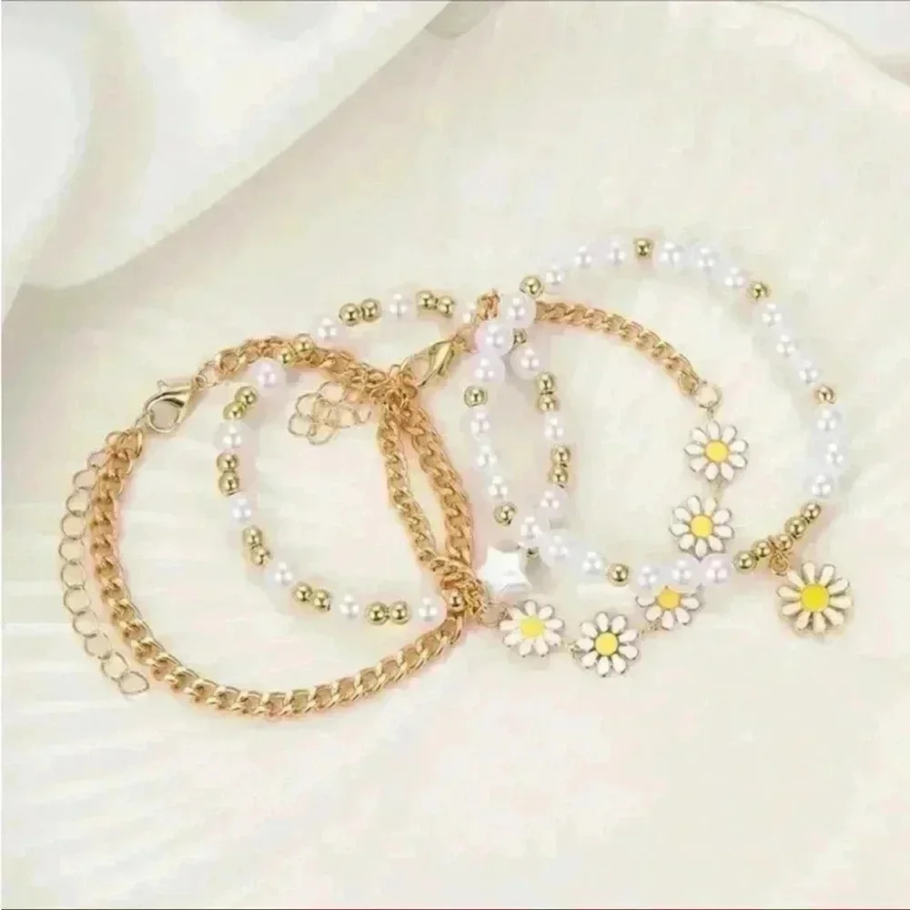 ⚠️Clearance 4pcs Yellow Gold Daisy Bracelets - Picture 6 of 6